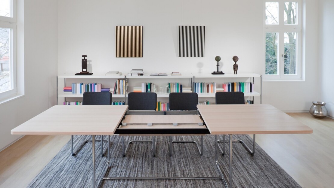 S1070 par Thonet