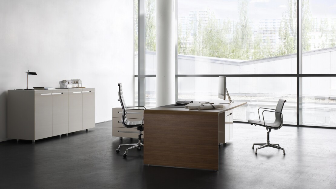 Aluminium Chair EA117-EA119 par Vitra