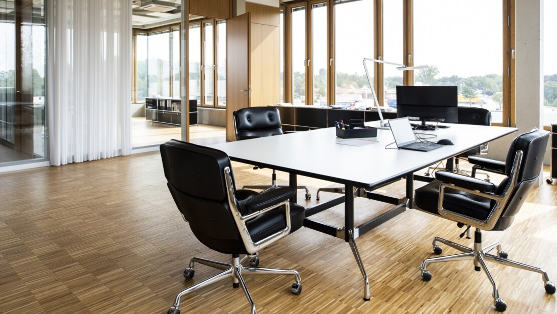 Lobby Chair ES104 par Vitra
