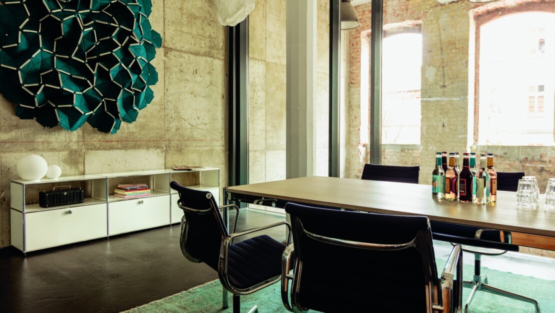 Aluminium Chair EA105-EA108 par Vitra