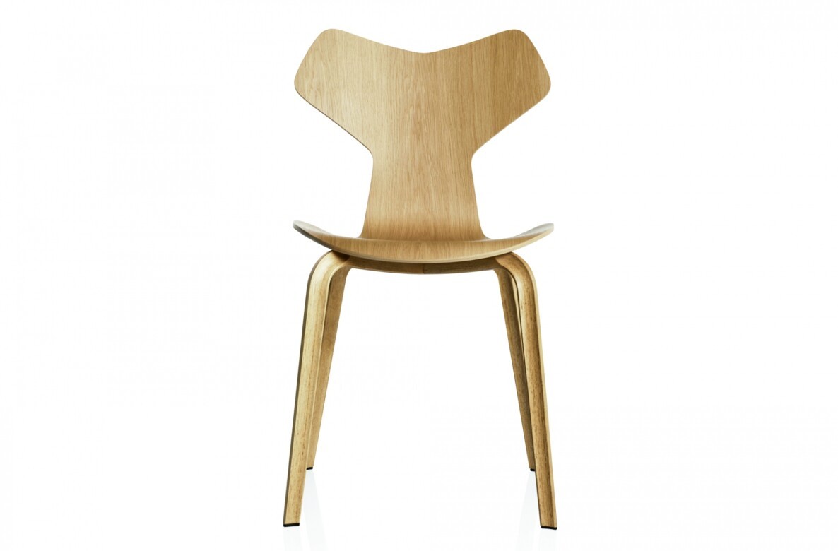 Dans la catégorie chaise & tabouret : Grand Prix par Fritz Hansen