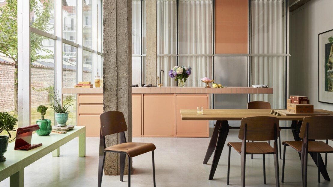 Standard Chair by Vitra