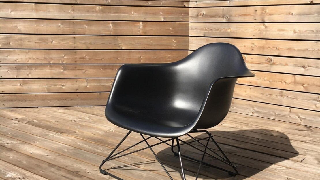 Eames Plastic Armchair LAR by Vitra