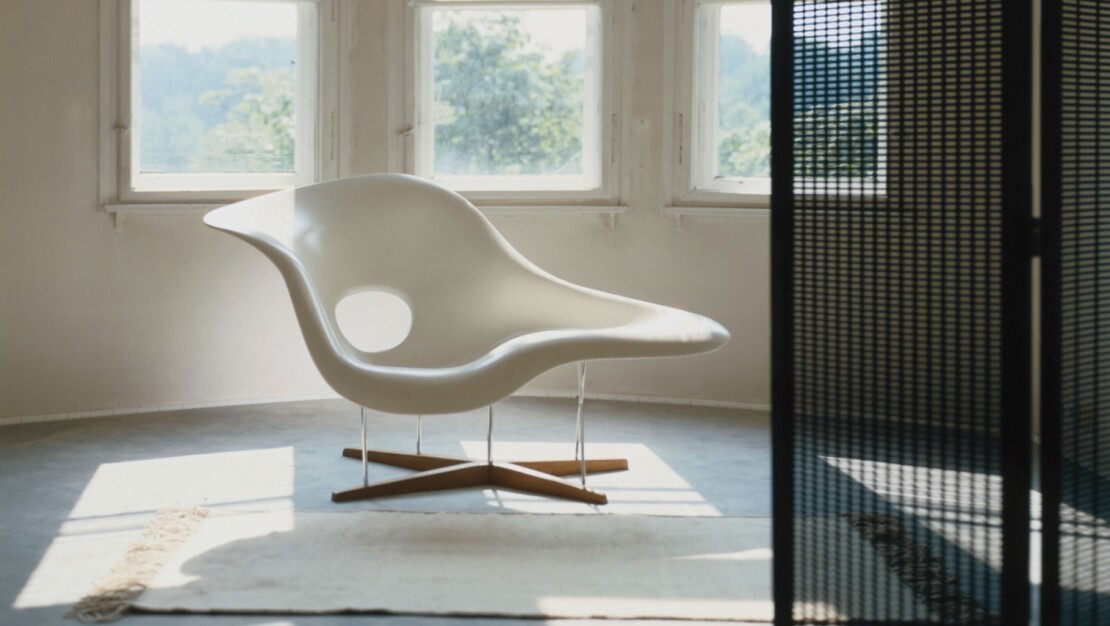 La Chaise by Vitra