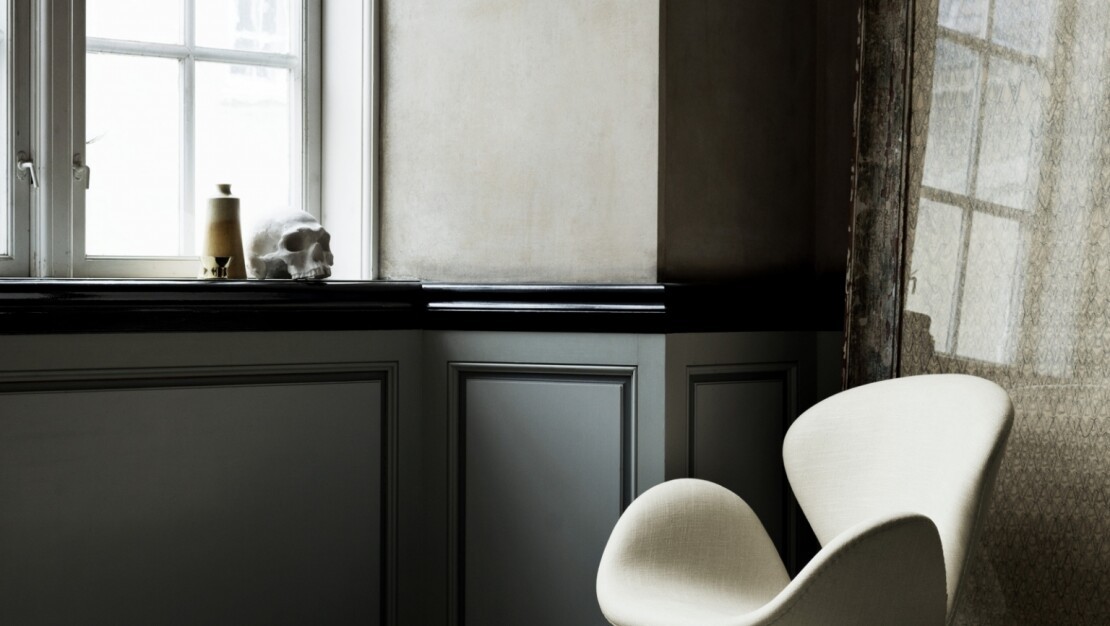 Swan by Fritz Hansen