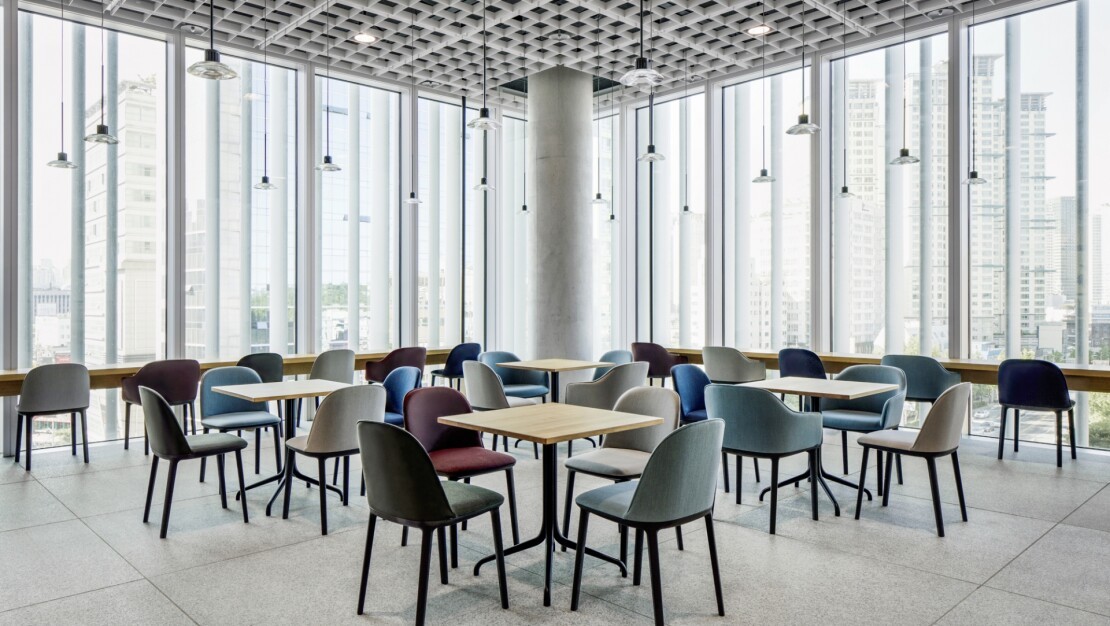 Softshell chair by Vitra