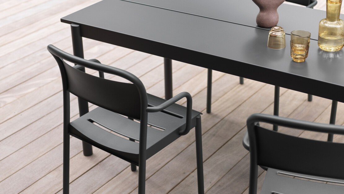 Linear steel by Muuto