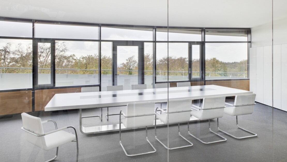 S8000 par Thonet