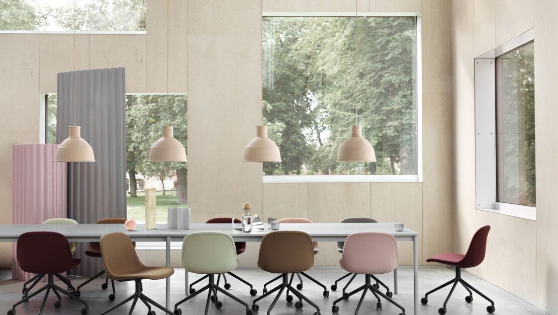 Base table by Muuto