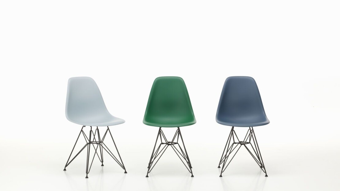 Eames Plastic Side Chair RE DSR par Vitra