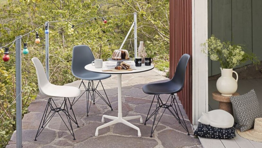 Eames Plastic Side Chair RE DSR par Vitra